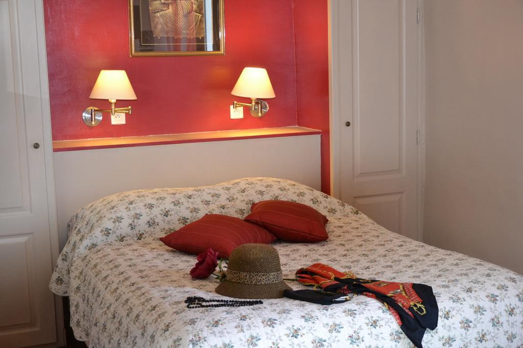 Hotellerie De L'Esplanade Rians  Room photo