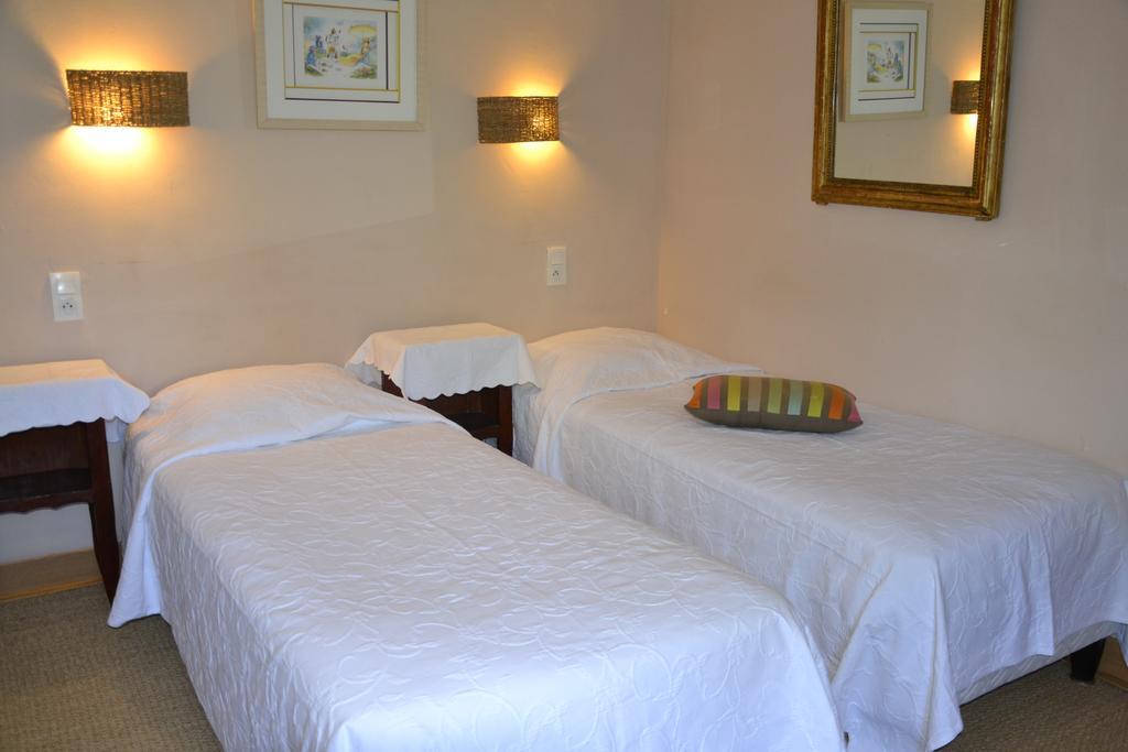 Hotellerie De L'Esplanade Rians  Room photo
